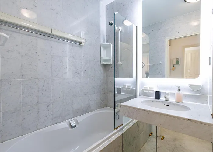 Апартаменти Le Victoria, Beau T2 Au Pied Des Plages, Piscine, Sauna Мантон